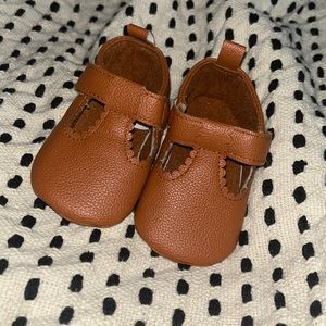 Caramel leather  crib shoes